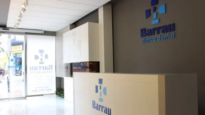 Clinica Dental Barrau | Dentistas en Almendralejo | Implantes, Ortodoncia, Invisalign