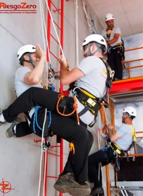 Escuela RiesgoZero - Formacion, Tienda y Revision de EPIS