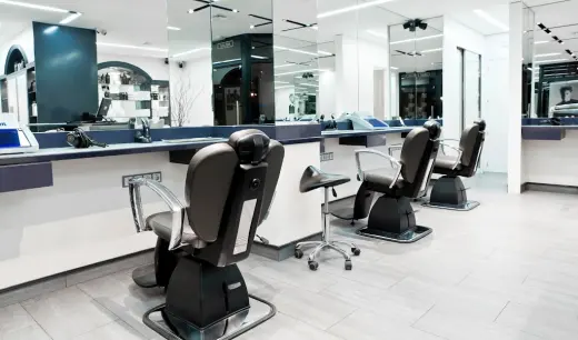 Jucaro: peluqueria de caballeros y barberia