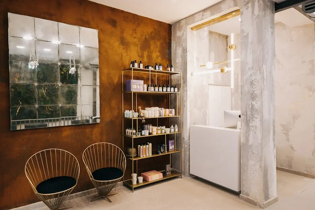 DIM SALON > [(Peluqueria Malasana)]