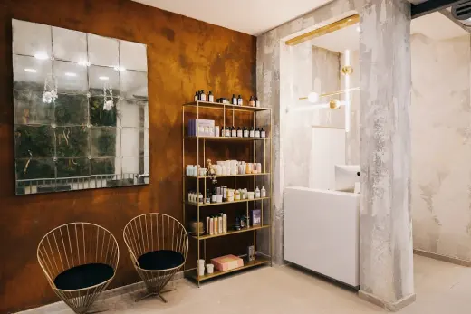 DIM SALON > [(Peluqueria Malasana)]