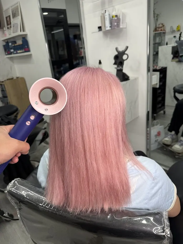 HAIRONE Salon de Peluqueria Y BarberiaYi Mei Fa Sha Long